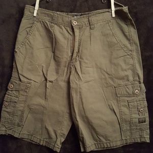💚NWOT Men's Military Green Cargo Shorts💚
